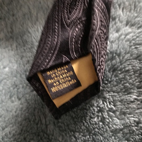 Donald J Trump Signature Black Paisley Evening Tie - Picture 7 of 8